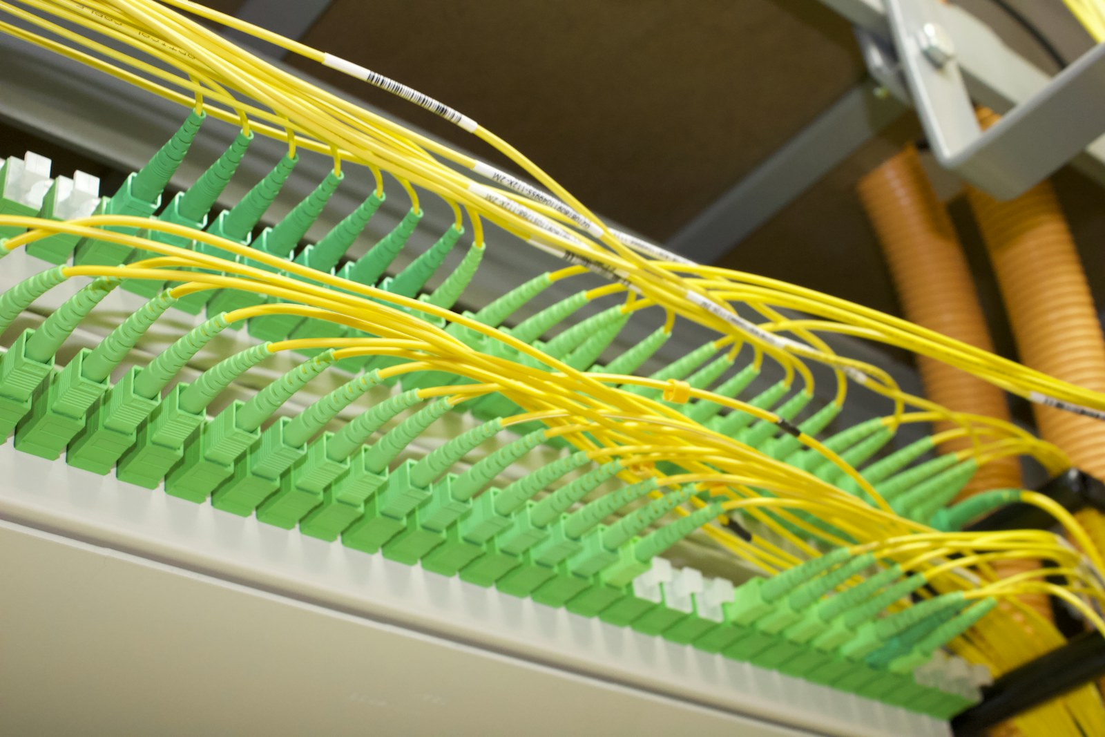 a bunch of yellow and green wires and wires