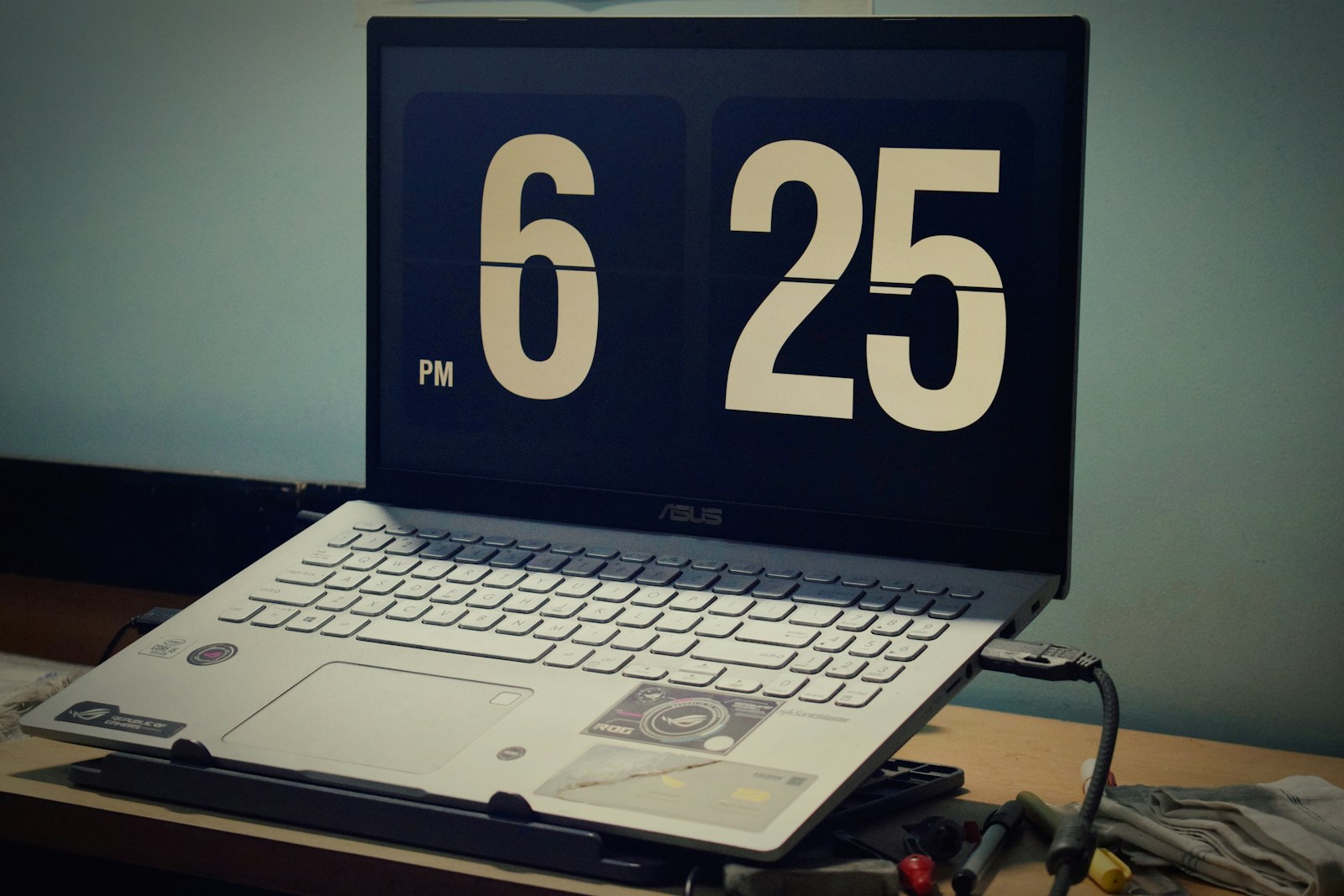 Laptop displays 6:25 pm